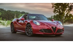 2016-alfa-romeo-4c-spider-szembol